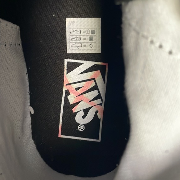 Vans of the Wall Unisex Sneakers - Picture 11 of 11